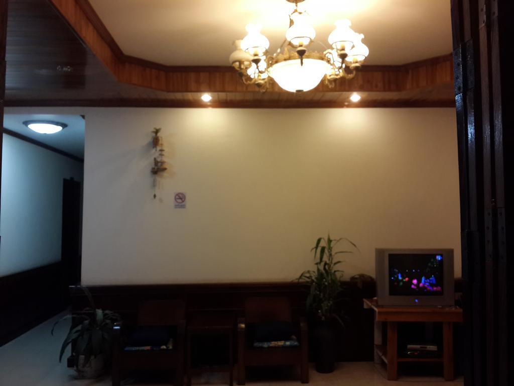 A Tee Guesthouse Luang Prabang Exterior foto